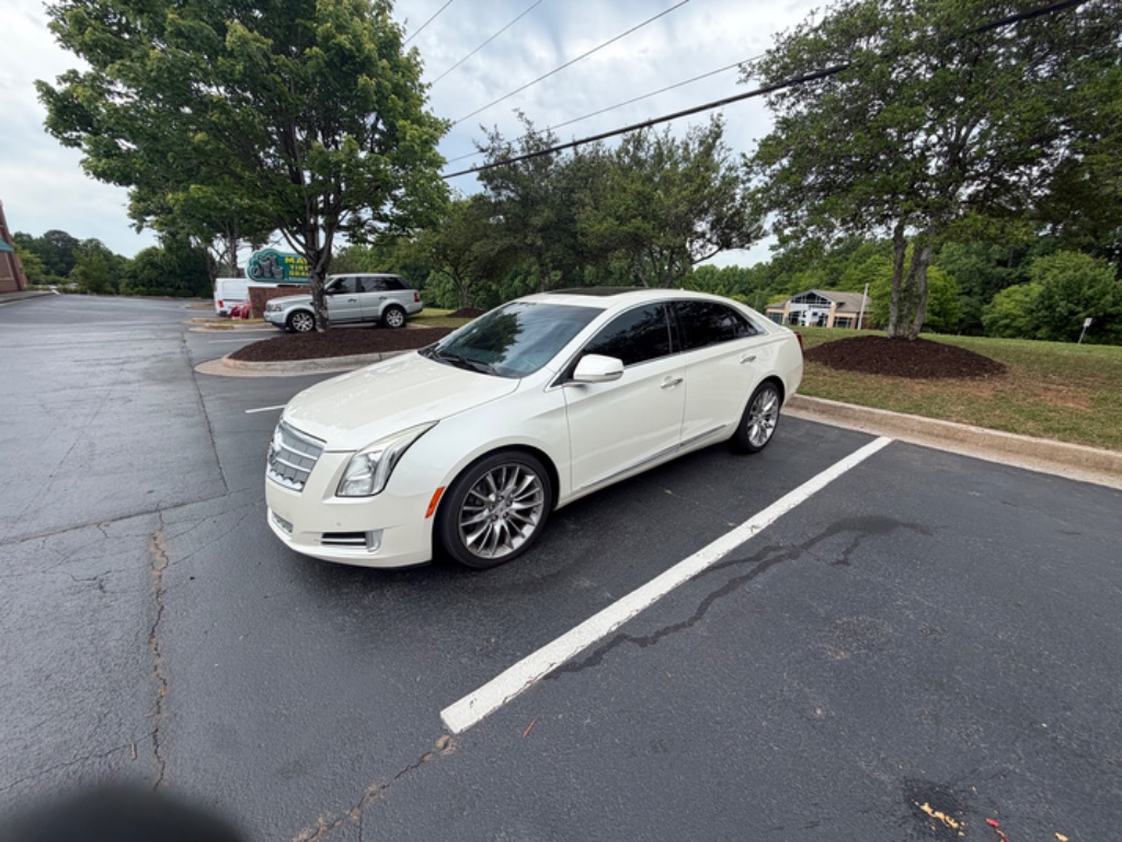 2013 Cadillac XTS 3.6L FWD Platinum Collection's photo